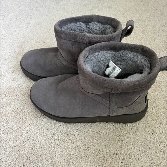 Ugg Vibram Arctic Grip short boots, grey, size 7 - Picture 2 of 6